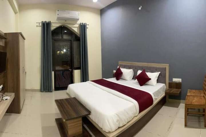 Room 5 of 32