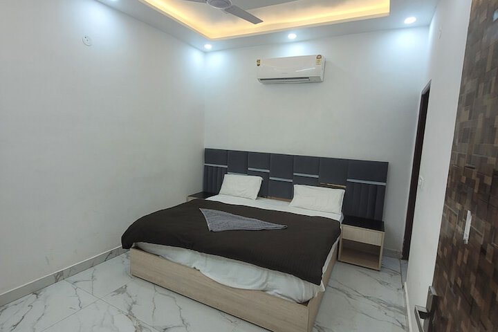 Room 3 of 11