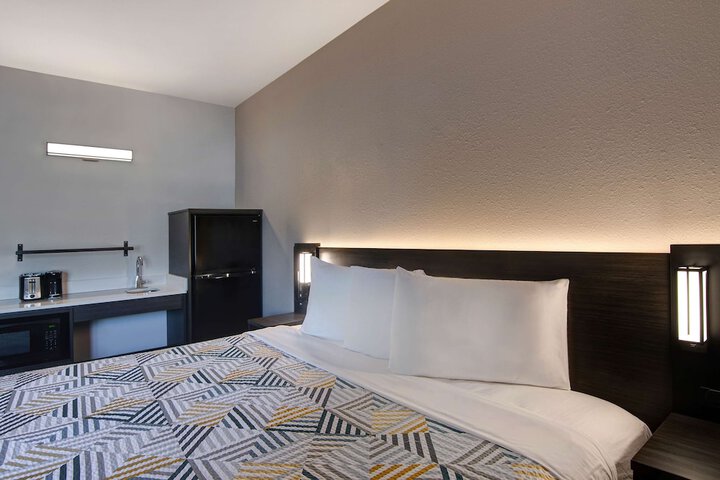 Room 8 of 38