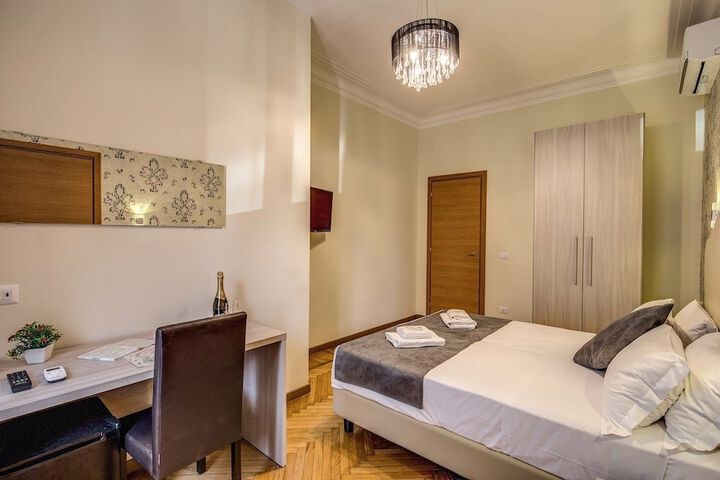 Room 8 of 33