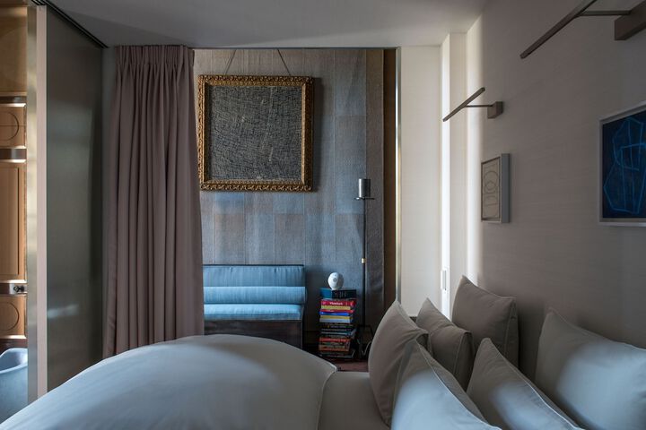 Room 11 of 48