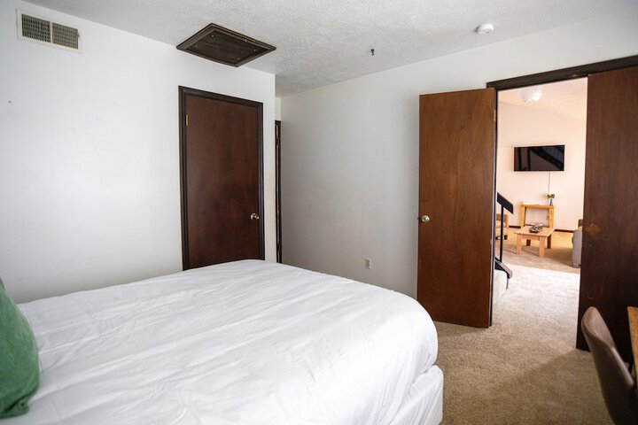 Room 11 of 48