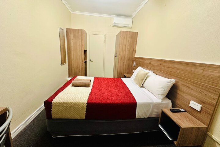 Room 27 of 41