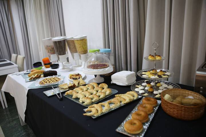 Breakfast/Coffee Service 25 of 37