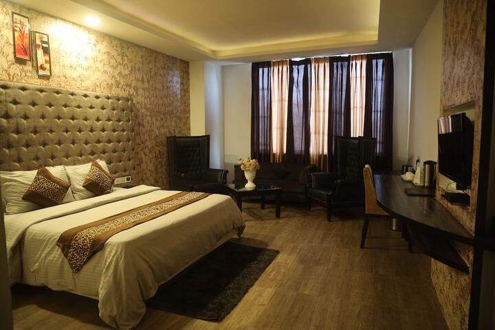 Room 16 of 35