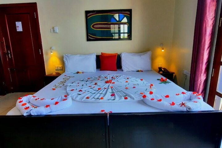 Room 13 of 32