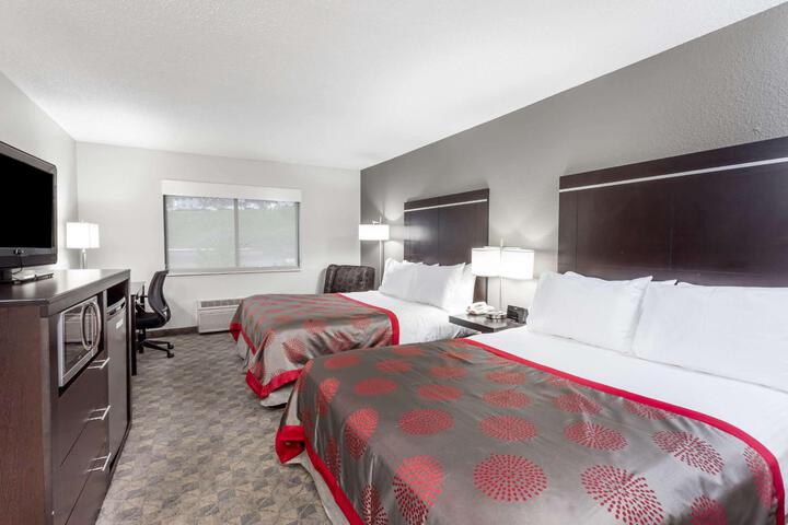 2 Queen Beds Efficiency (1 of 10)