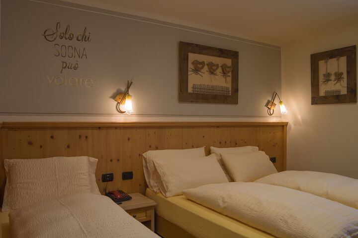 Room 3 of 44