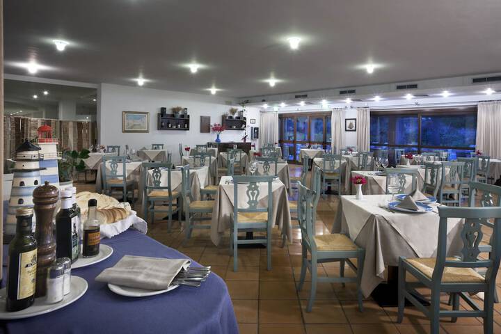 Dining 70 of 96