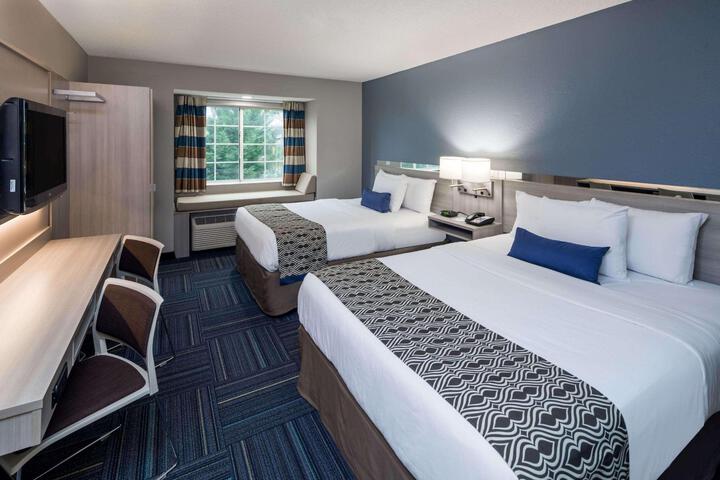 1 Queen Bed Accessible Room (7 of 13)