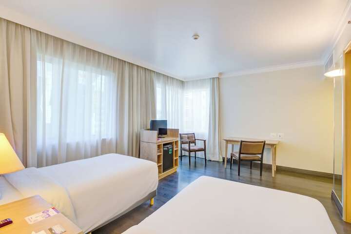 Room 2 of 51