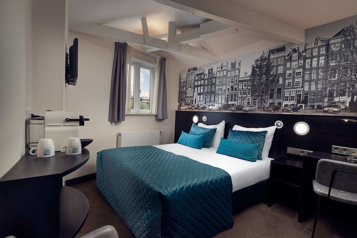 Room 4 of 25