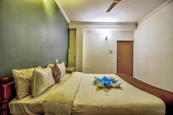 Room 6 of 43