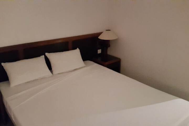 Room 4 of 32