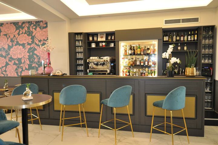 Lounge 93 of 115