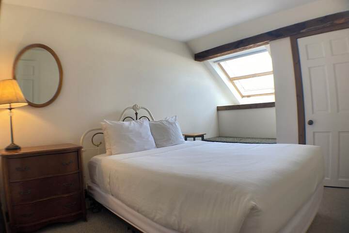 1 Queen Bed (17 of 80)