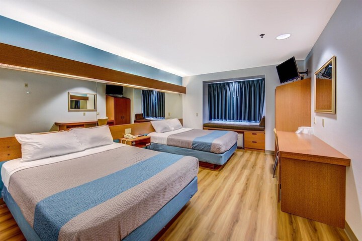 Room 7 of 26