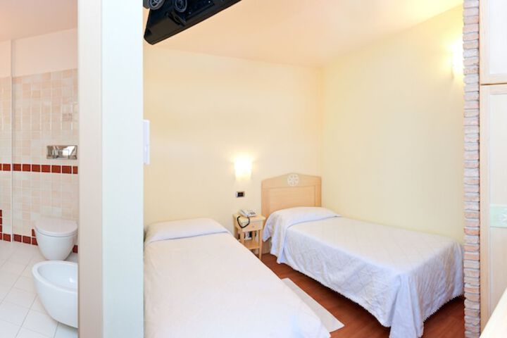 Room 8 of 61