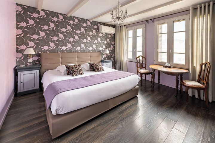 Room 3 of 18