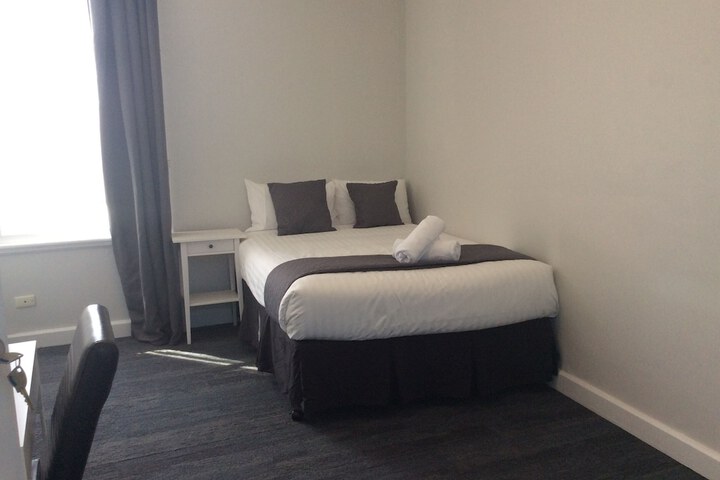 Room 5 of 25