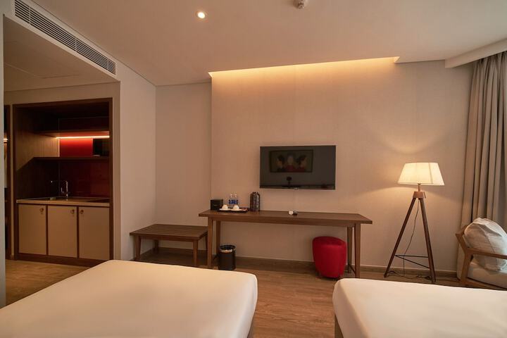 Room 8 of 130