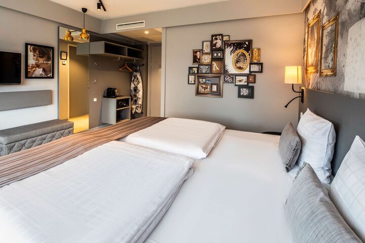 Room 13 of 49