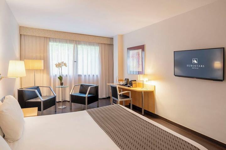 Room 30 of 98