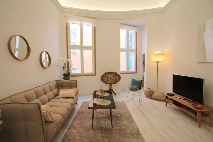 Room 4 of 6