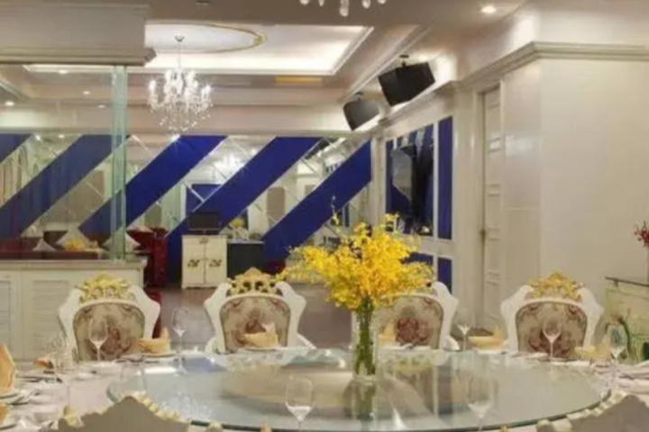 Dining 17 of 18