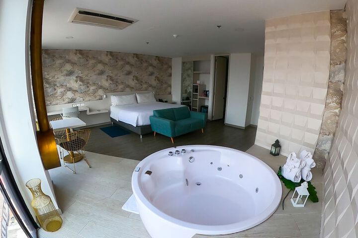 Room 21 of 100