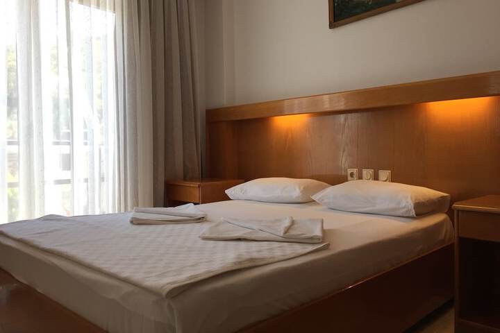 Room 4 of 8
