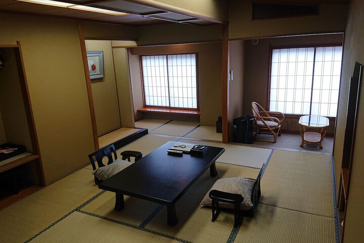Room 6 of 42