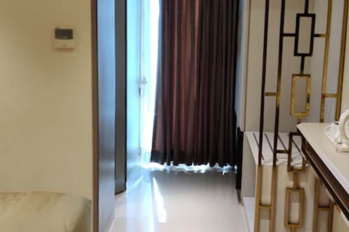 Room 4 of 48