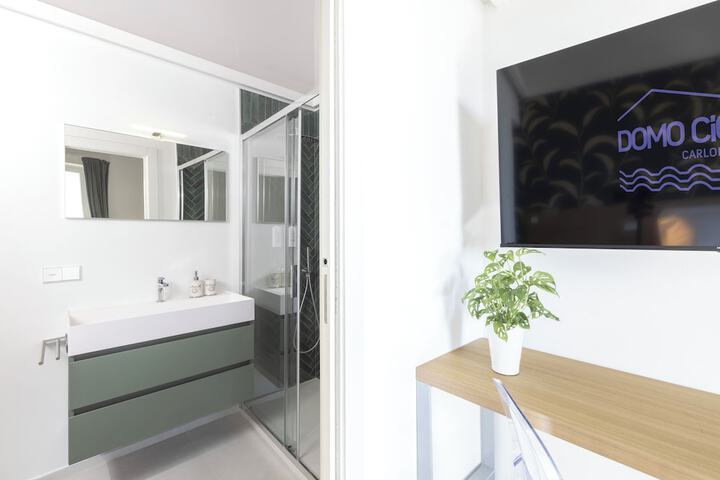 Room 12 of 37