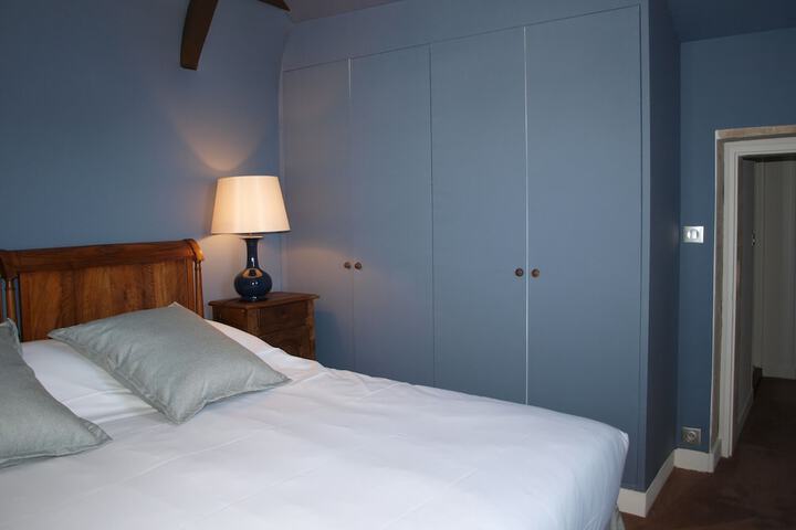 Room 32 of 106