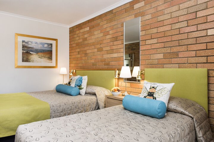 Room 4 of 25