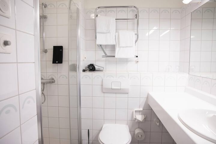 Room 45 of 116
