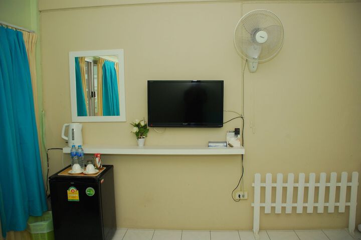 Room 16 of 28