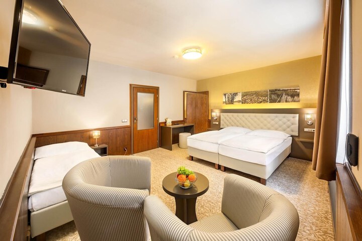 Room 9 of 41