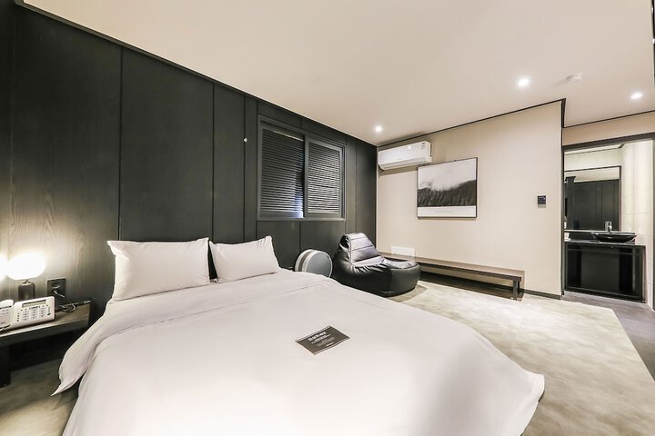 Room 21 of 51