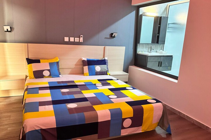 Room 12 of 16