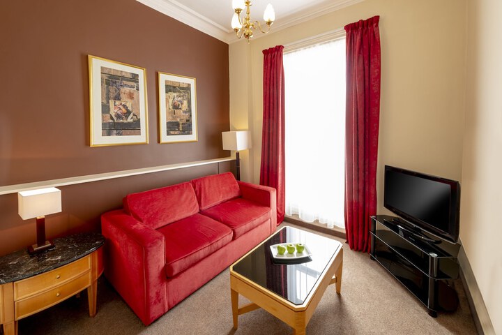 Room 4 of 43