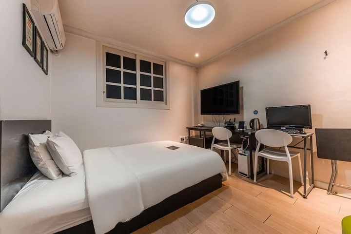 Room 3 of 15
