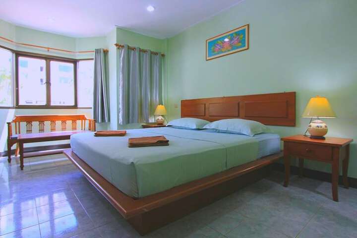 Room 5 of 17