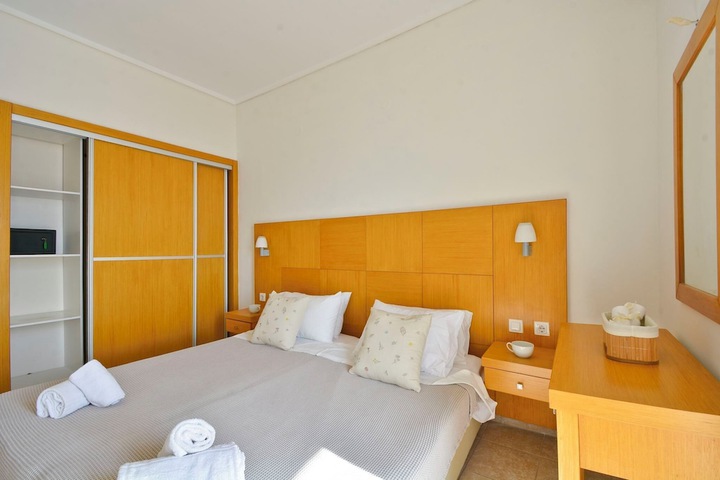 Room 8 of 18