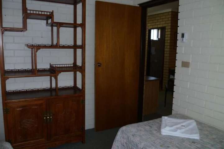 Room 4 of 28