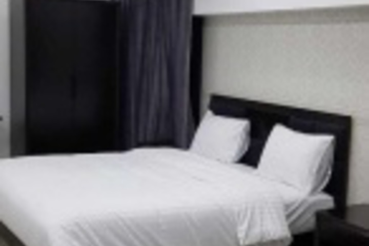 Room 32 of 60