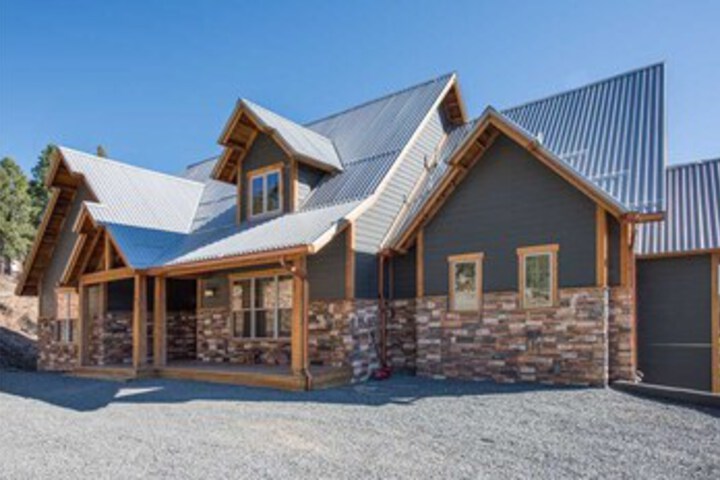 Abbey Lodge - Nine Bedroom Cabin with Hot Tub