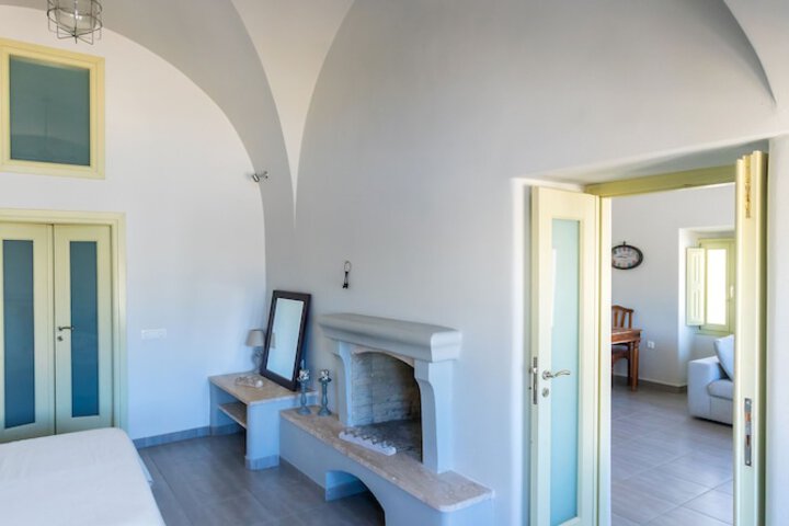Room 4 of 25