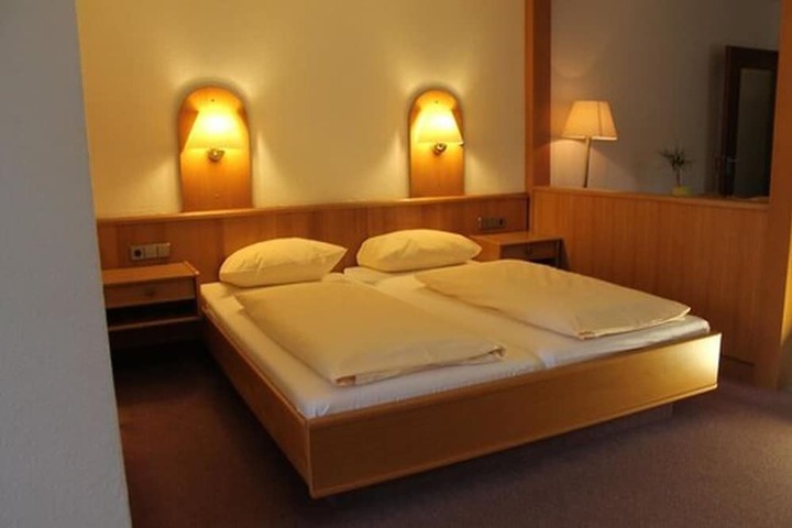 Room 8 of 31